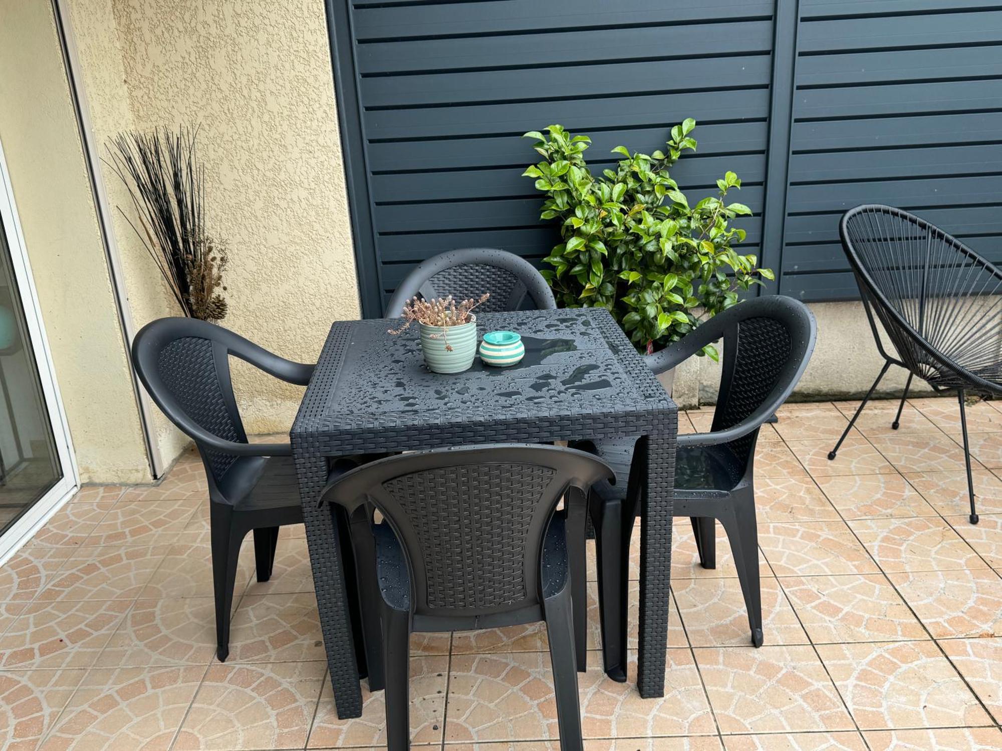Au Calme Dans Maison En Rez De Jardin A 2,2 Kms Du Groupama Stadium Et Salle Ldlc Arena Мейзьє Екстер'єр фото